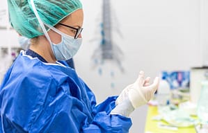 Garantizar la seguridad de los trabajadores de la salud para preservar la de los pacientes